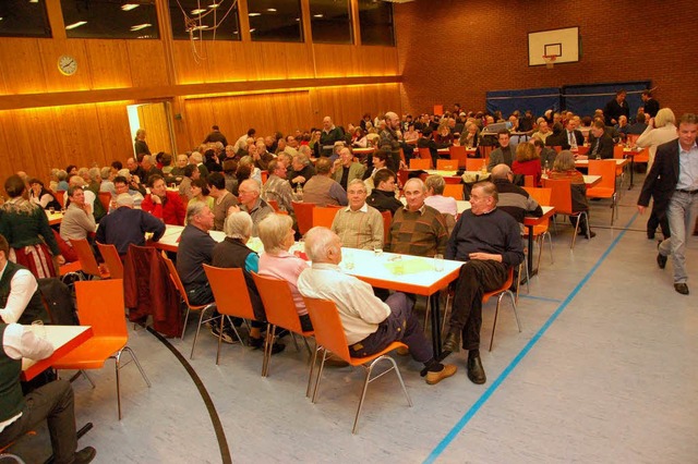 Viele Brger waren zur Brgerversammlung in die Batzenberghalle gekommen.   | Foto: Tanja Bury