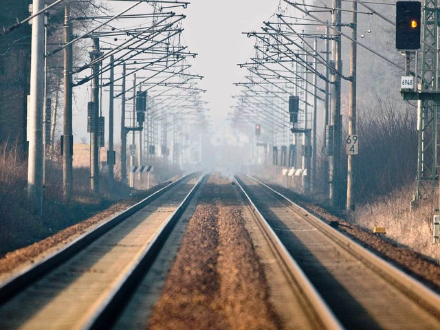 Viele Bahnstrecken bleibenam Donnerstagvormittag leer.  | Foto: ZB