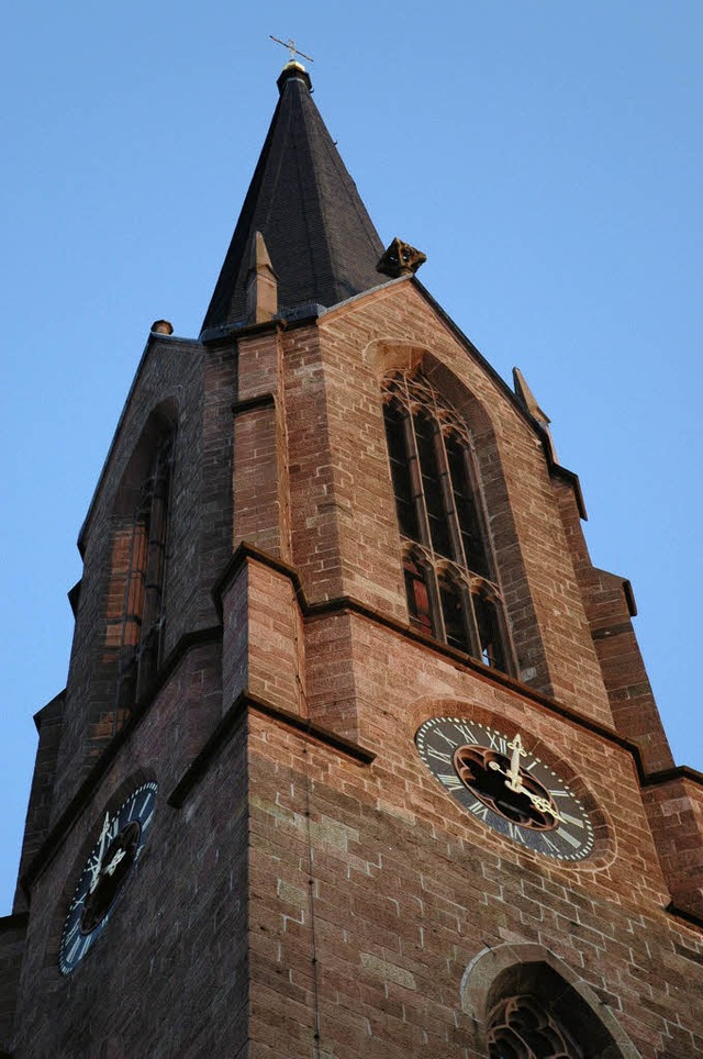 Der Turm der evangelischen Kirche in E...hendienervertrag geschlossen worden.    | Foto: MIchael Reich