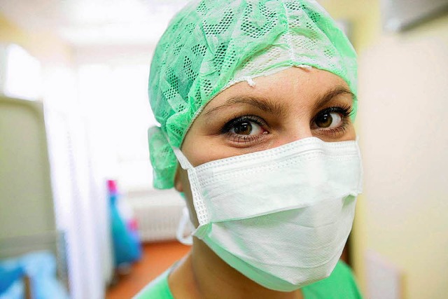 Arztassistenten assistieren bei der Operation. Ein Beruf mit Perspektive.  | Foto: Mediclin