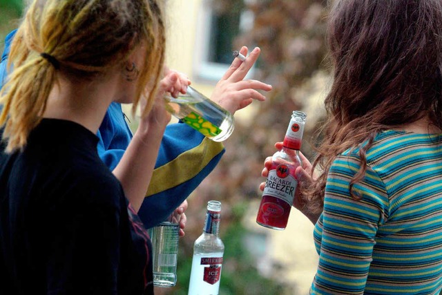 &#8222;Warmglhen&#8220; vor der Party ist heute blich.   | Foto: DPA