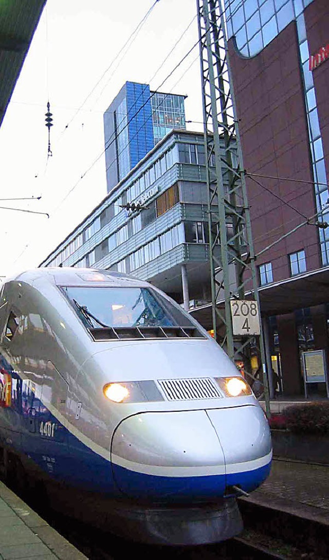 Probelauf: 2005 fuhr schon einmal ein TGV in Freiburg ein.   | Foto: dpa