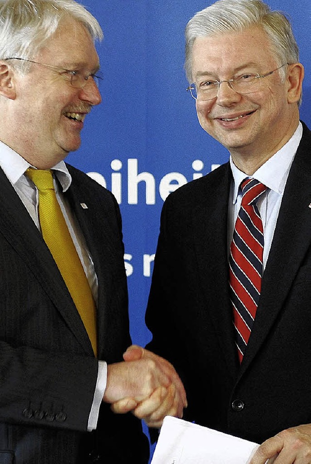 Jrg-Uwe Hahn (links) und Roland Koch sind sich einig.   | Foto: ddp