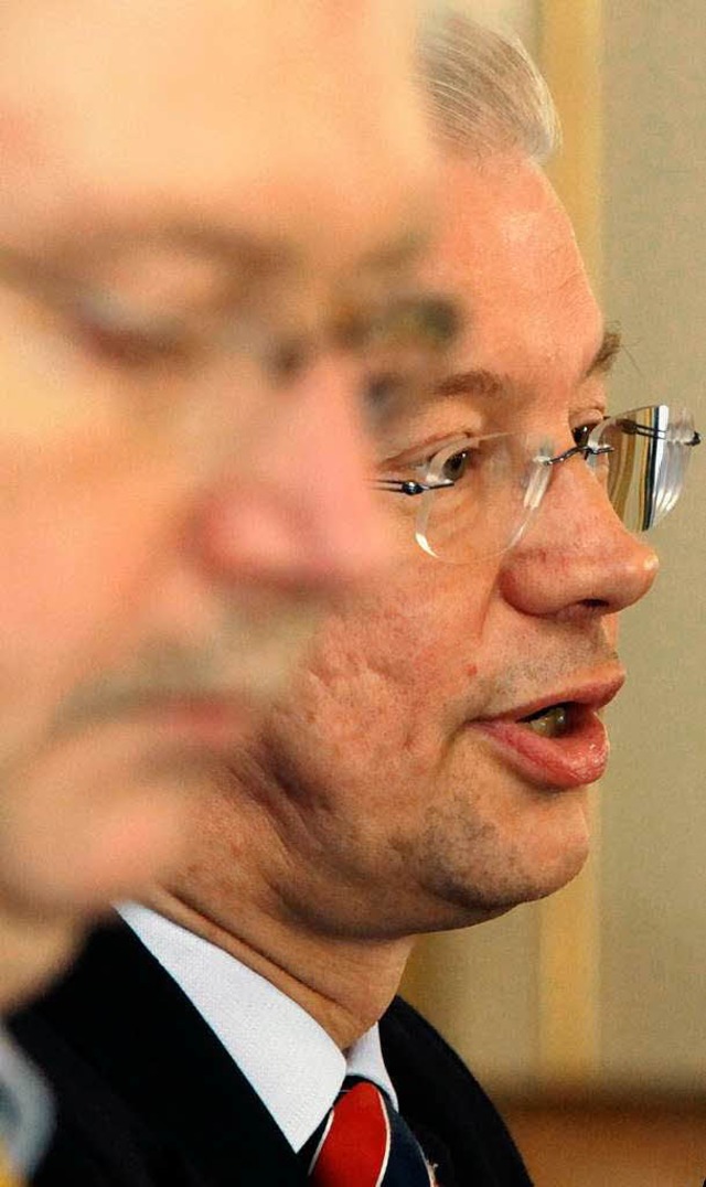 Das schwarz-gelbe Tandem Hessens: Hahn  und Koch.  | Foto: dpa