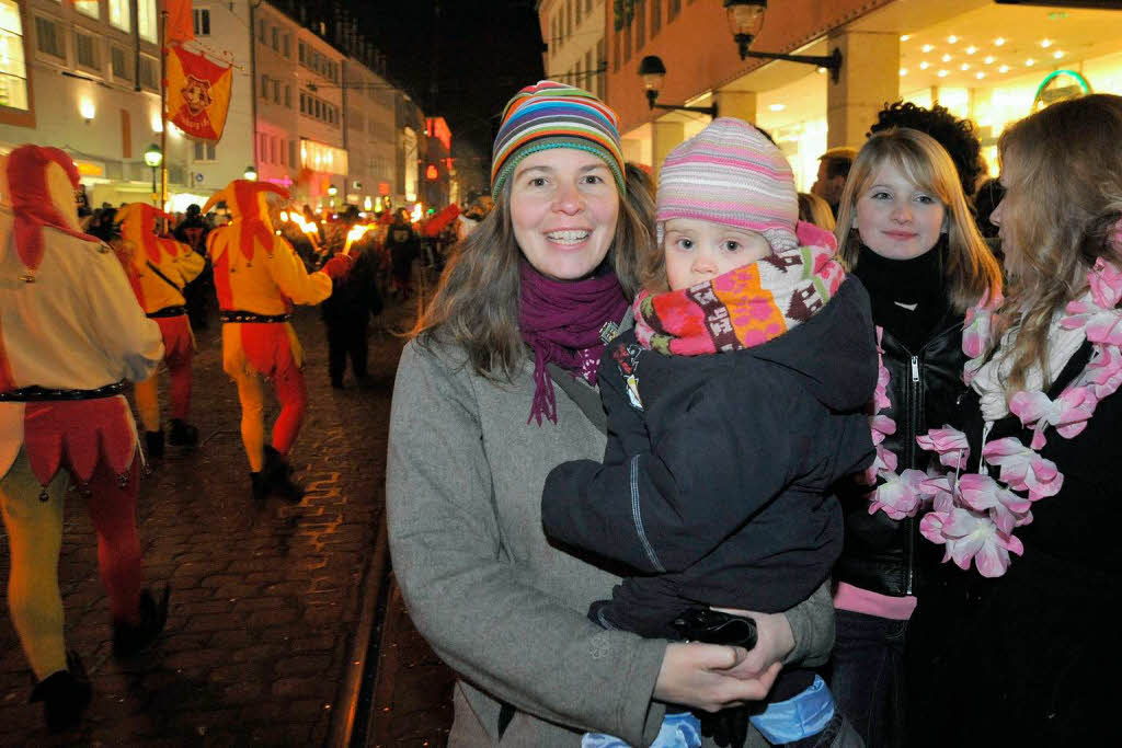 Fackelumzug mit 1300 Narren vom Holzmarktplatz ber die Kaiser-Joseph-Strae zum Mnsterplatz.<?ZE?>
