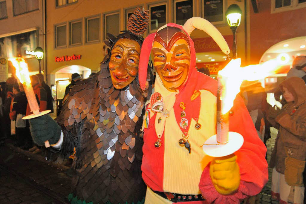 Fackelumzug mit 1300 Narren vom Holzmarktplatz ber die Kaiser-Joseph-Strae zum Mnsterplatz.<?ZE?>
