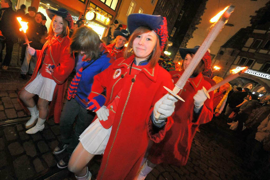 Fackelumzug mit 1300 Narren vom Holzmarktplatz ber die Kaiser-Joseph-Strae zum Mnsterplatz.<?ZE?>
