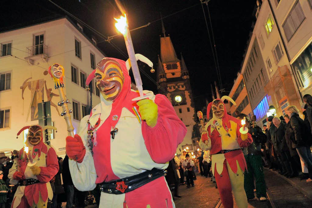 Fackelumzug mit 1300 Narren vom Holzmarktplatz ber die Kaiser-Joseph-Strae zum Mnsterplatz.<?ZE?>
