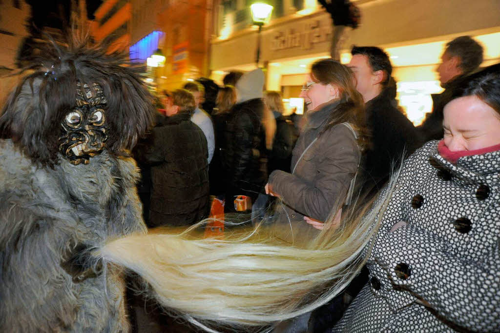 Fackelumzug mit 1300 Narren vom Holzmarktplatz ber die Kaiser-Joseph-Strae zum Mnsterplatz.<?ZE?>
