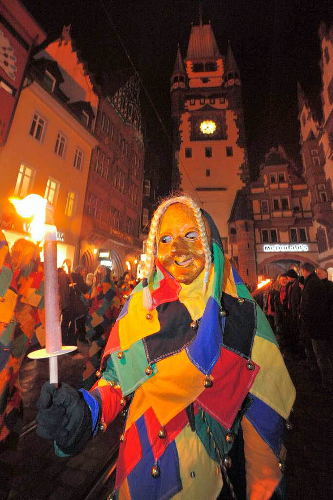 Fackelumzug mit 1300 Narren vom Holzmarktplatz ber die Kaiser-Joseph-Strae zum Mnsterplatz.<?ZE?>
