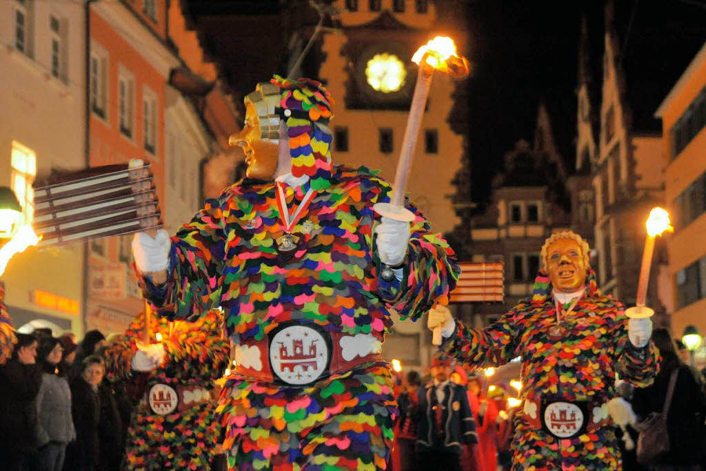 Fackelumzug mit 1300 Narren vom Holzmarktplatz ber die Kaiser-Joseph-Strae zum Mnsterplatz.<?ZE?>
