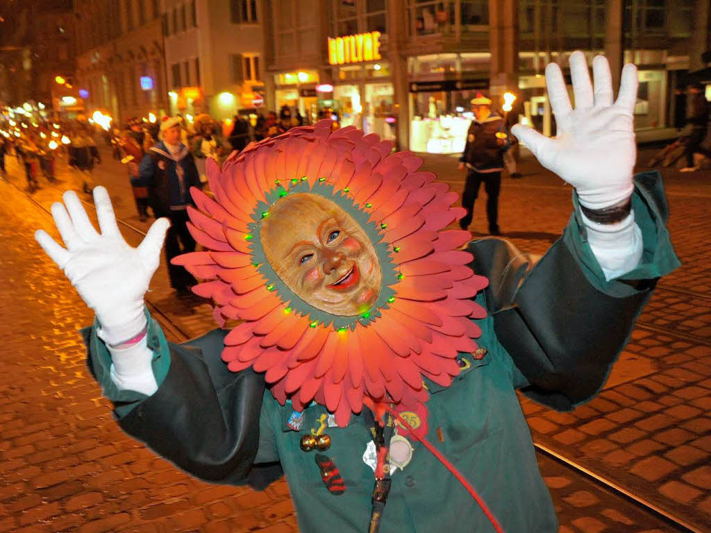 Fackelumzug mit 1300 Narren vom Holzmarktplatz ber die Kaiser-Joseph-Strae zum Mnsterplatz.<?ZE?>
