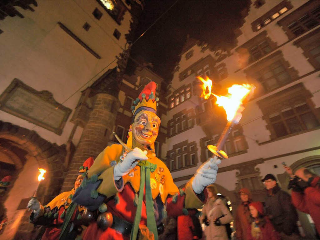 Fackelumzug mit 1300 Narren vom Holzmarktplatz ber die Kaiser-Joseph-Strae zum Mnsterplatz.<?ZE?>
