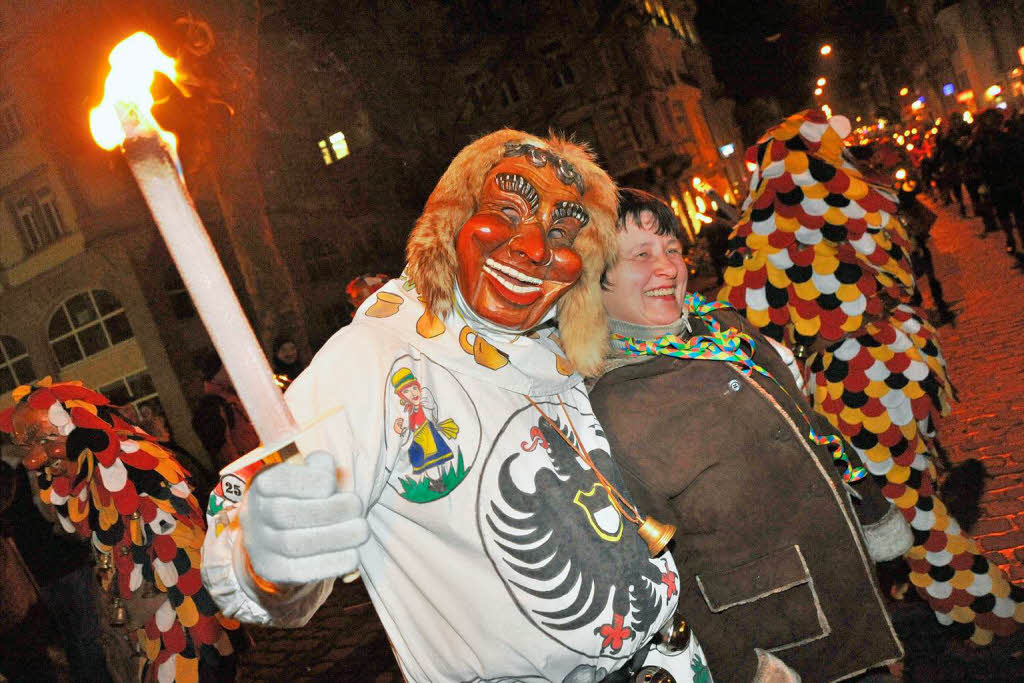 Fackelumzug mit 1300 Narren vom Holzmarktplatz ber die Kaiser-Joseph-Strae zum Mnsterplatz.<?ZE?>
