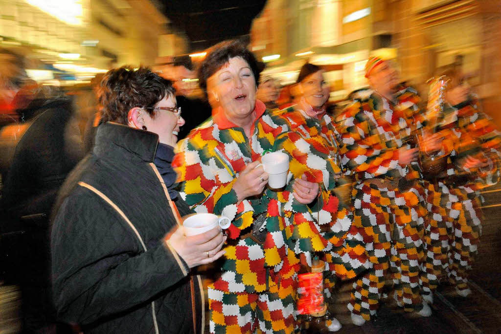 Fackelumzug mit 1300 Narren vom Holzmarktplatz ber die Kaiser-Joseph-Strae zum Mnsterplatz.<?ZE?>
