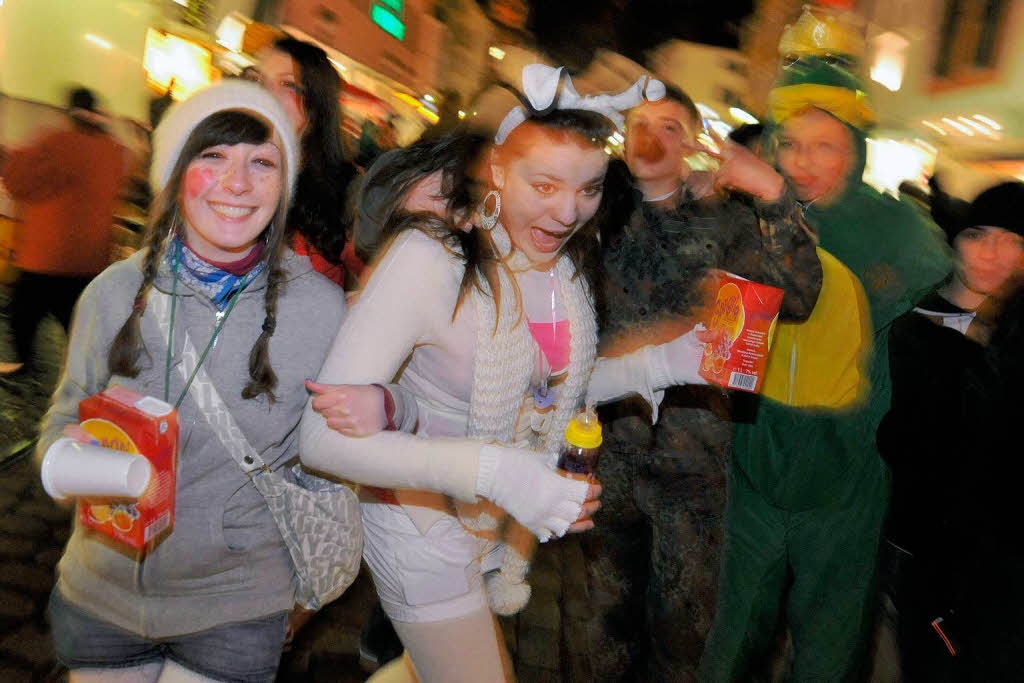 Fackelumzug mit 1300 Narren vom Holzmarktplatz ber die Kaiser-Joseph-Strae zum Mnsterplatz.<?ZE?>
