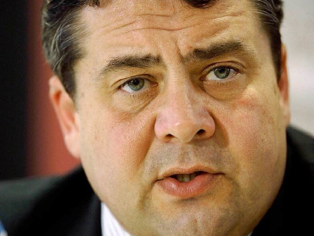 Schimpft mchtig auf seinen Koalitions...: Umweltminister Sigmar Gabriel (SPD)   | Foto: dpa