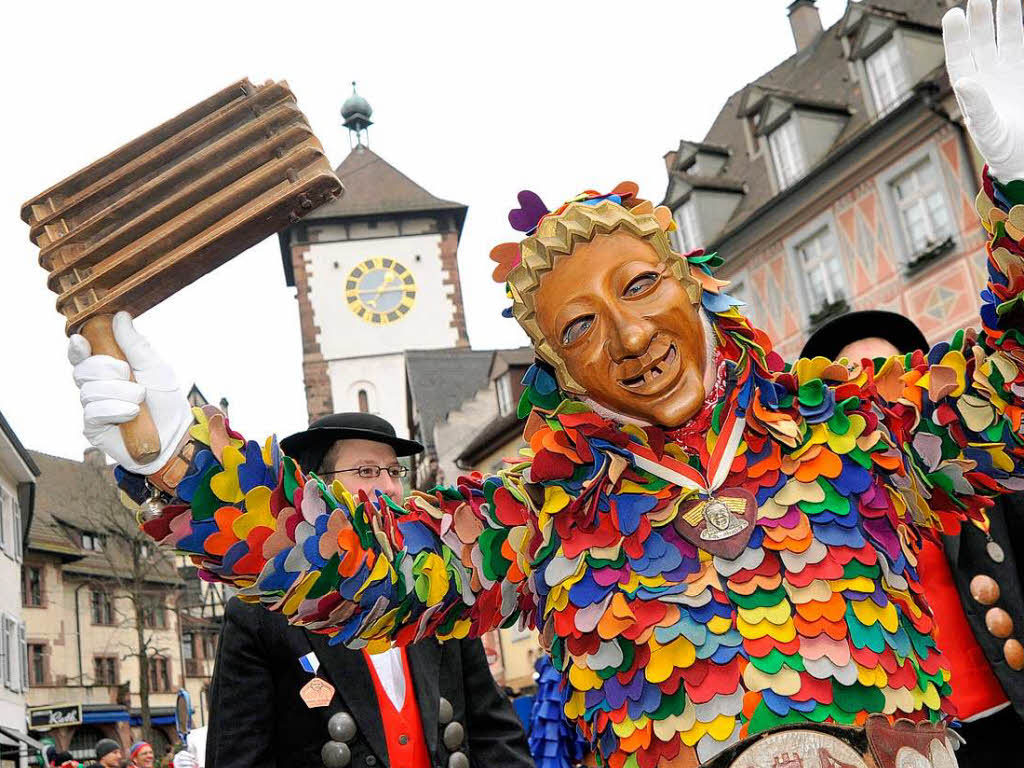 75 Jahre Breisgauer Narrenzunft: Jubilumszug durch die Freiburger Innenstadt.