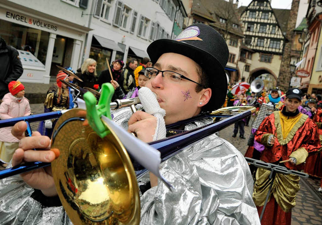 75 Jahre Breisgauer Narrenzunft: Jubilumszug durch die Freiburger Innenstadt.
