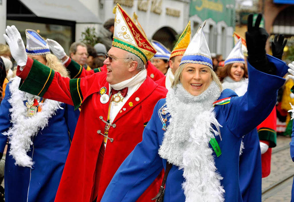 75 Jahre Breisgauer Narrenzunft: Jubilumszug durch die Freiburger Innenstadt.