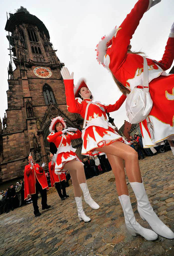 75 Jahre Breisgauer Narrenzunft: Jubilumszug durch die Freiburger Innenstadt.