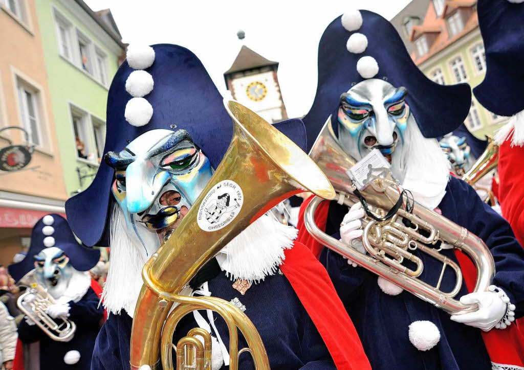 75 Jahre Breisgauer Narrenzunft: Jubilumszug durch die Freiburger Innenstadt.