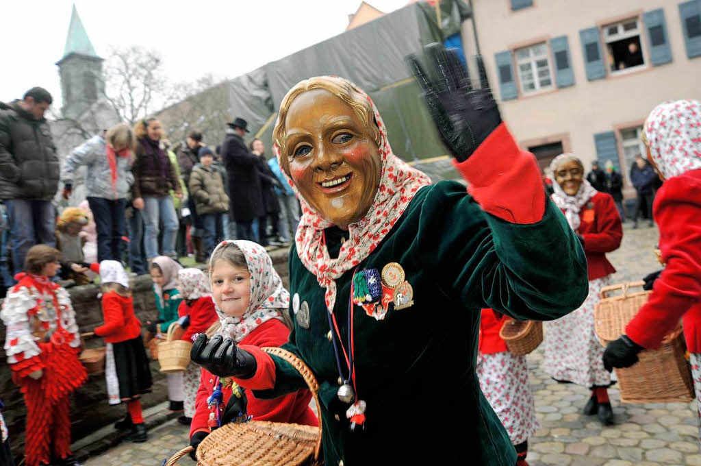 75 Jahre Breisgauer Narrenzunft: Jubilumszug durch die Freiburger Innenstadt.