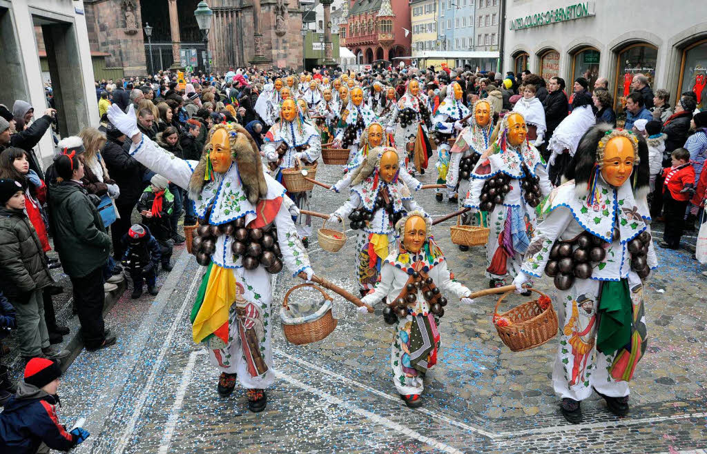 75 Jahre Breisgauer Narrenzunft: Jubilumszug durch die Freiburger Innenstadt.