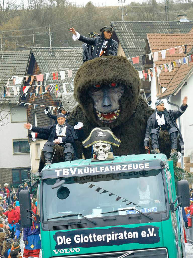 Der groen Umzug am Sonntag war der Hhepunkt der Jubilumsfeier der Lohbachhexen