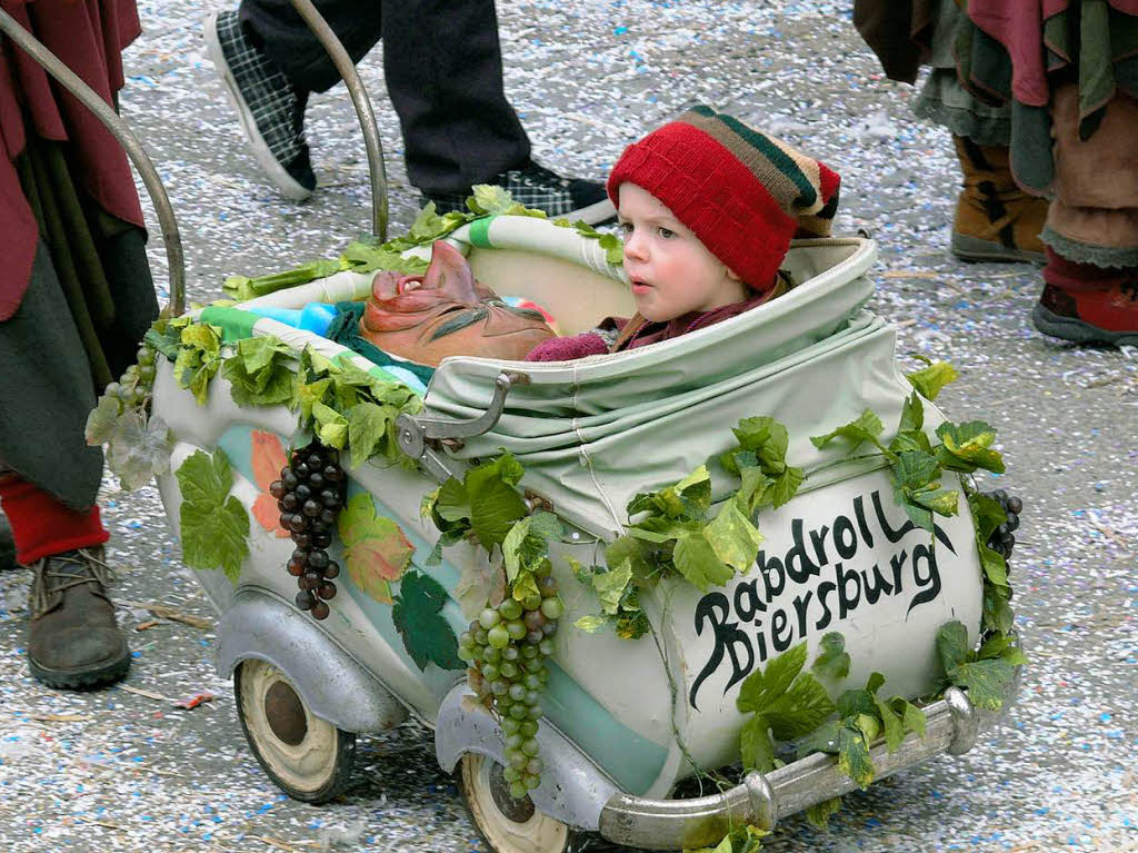 Der groen Umzug am Sonntag war der Hhepunkt der Jubilumsfeier der Lohbachhexen