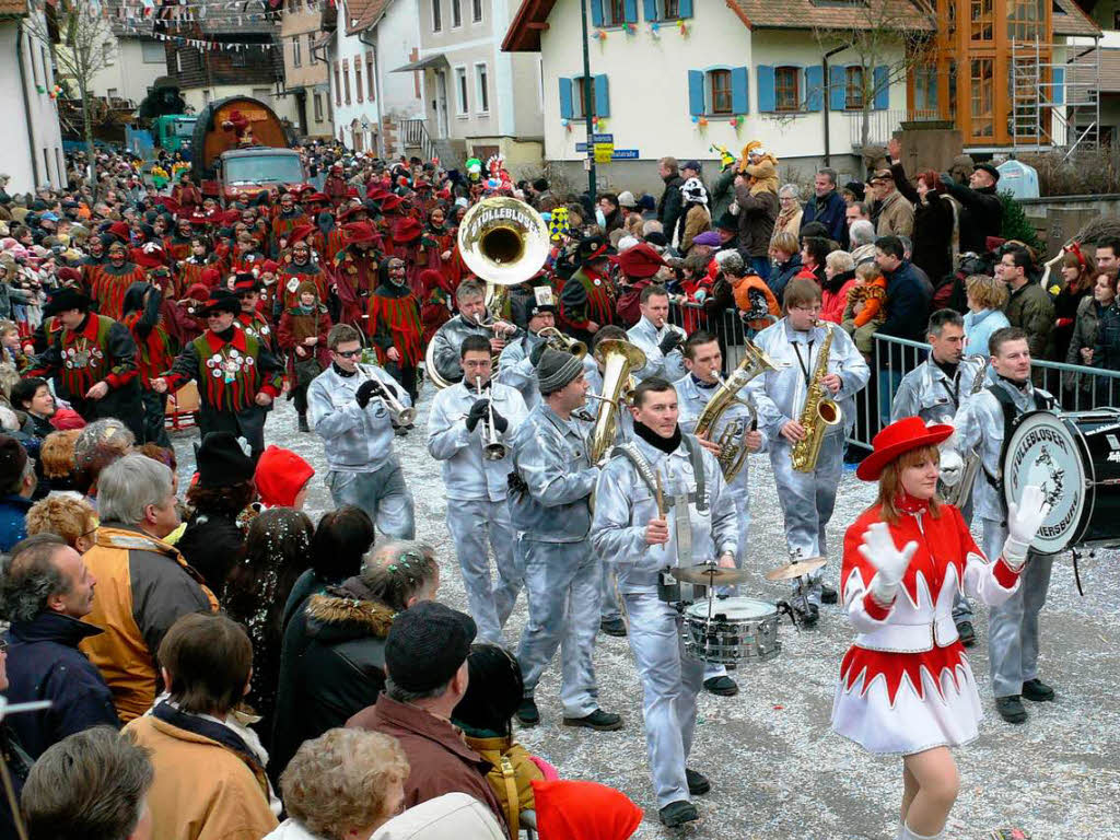 Der groen Umzug am Sonntag war der Hhepunkt der Jubilumsfeier der Lohbachhexen