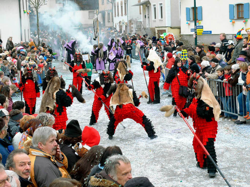 Der groen Umzug am Sonntag war der Hhepunkt der Jubilumsfeier der Lohbachhexen