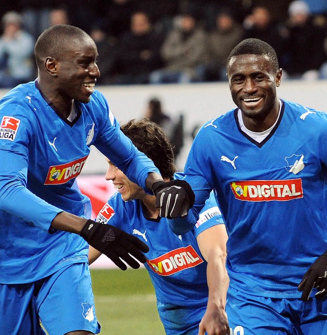 Ein Herz und eine Seele: Hoffenheims T...oubacar Sanogo (links) und Demba Ba.    | Foto: dpa