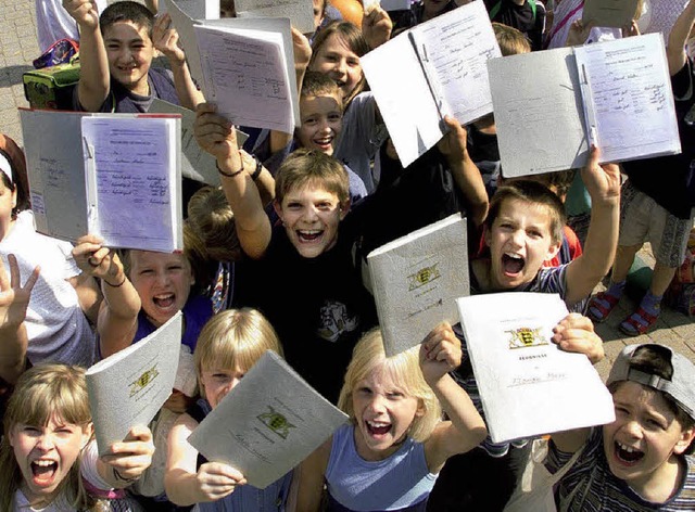 Erste Etappe auf dem Bildungsweg: das Grundschulzeugnis    | Foto: dpa