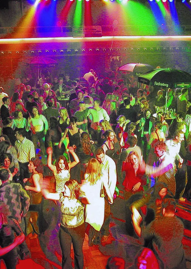 Groe Party in der Donauhalle &#8211; hier bei einem Silvesterball   | Foto: BZ