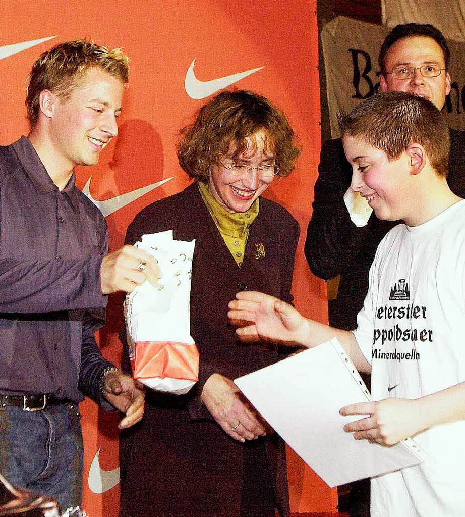 2003: Thomas Riedl (links) vom 1. FC Kaiserslautern mit Bürgermeisterin Brigitte Kaufmann 2003: Thomas Riedl (links) vom 1. FC Kaiserslautern mit Bürgermeisterin Brigitte Kaufmann
