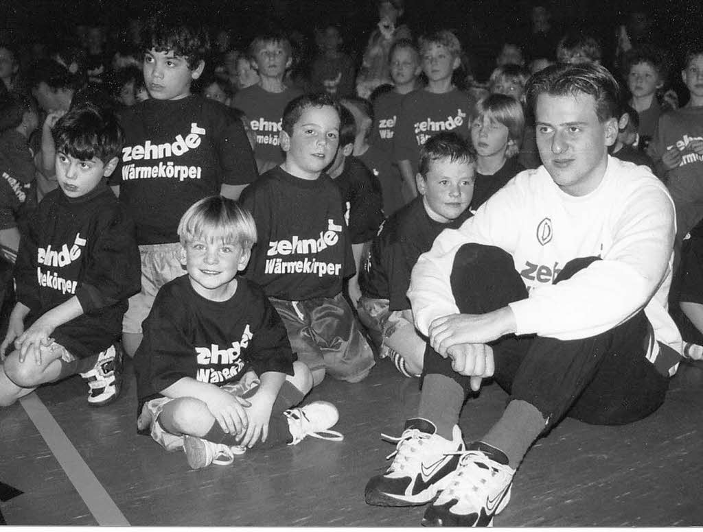 1998: Die jungen Kicker warten auf die Stars 1998: Die jungen Kicker warten auf die Stars