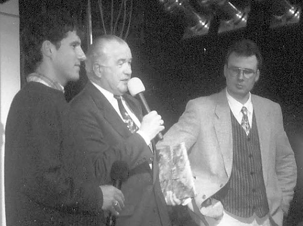 1996: Andreas Zeyer (SC Freiburg) mit Bürgermeister Werner Dietz und Stefan Wölfle 1996: Andreas Zeyer (SC Freiburg) mit Bürgermeister Werner Dietz und Stefan Wölfle