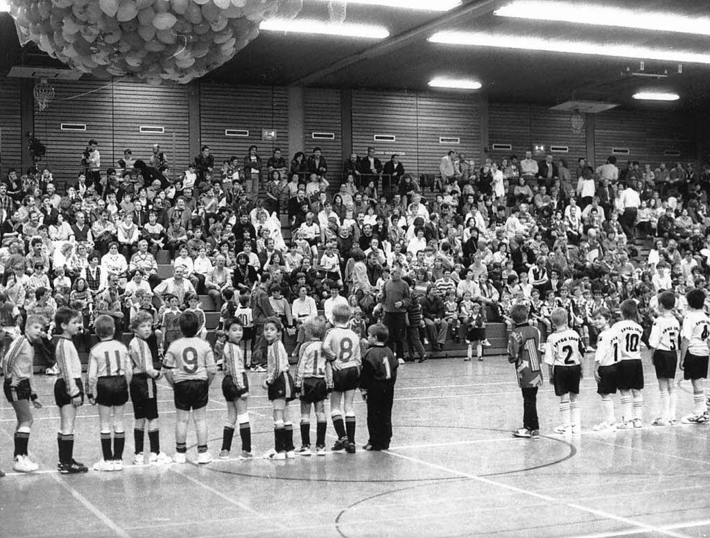 1994: Endspielathmosphäre vor vollen Tribünen 1994: Endspielathmosphäre vor vollen Tribünen