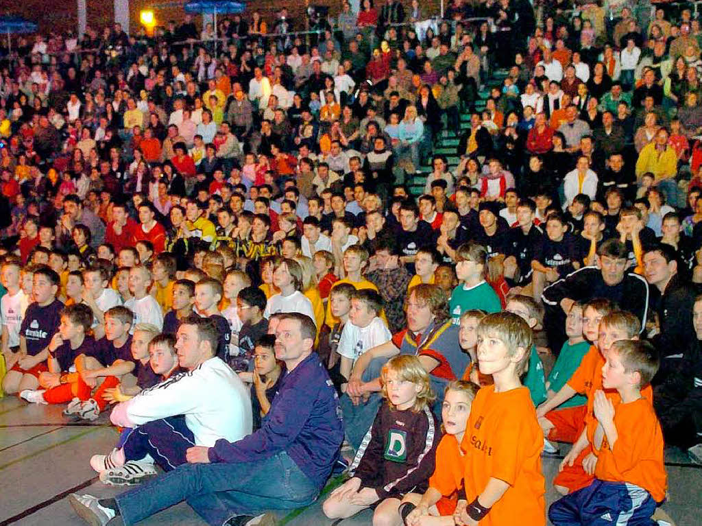 2006: Volle Zuschauerränge im Hallensportzentrum 2006: Volle Zuschauerränge im Hallensportzentrum