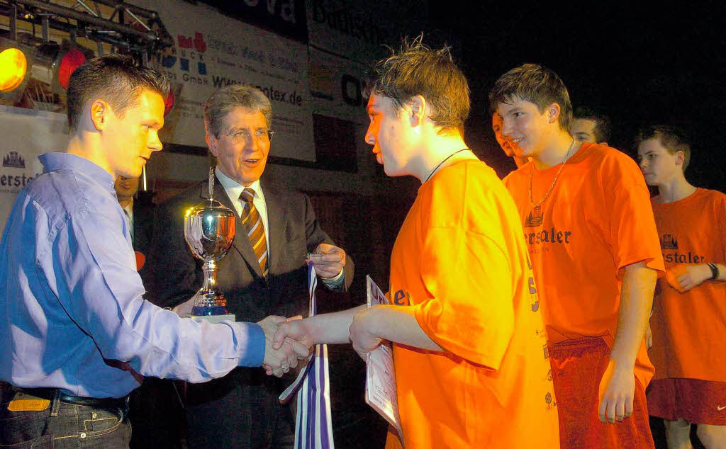 2005: Sascha Riether (links) und OB Wolfgang G. Müller ehren die Sieger 2005: Sascha Riether (links) und OB Wolfgang G. Müller ehren die Sieger