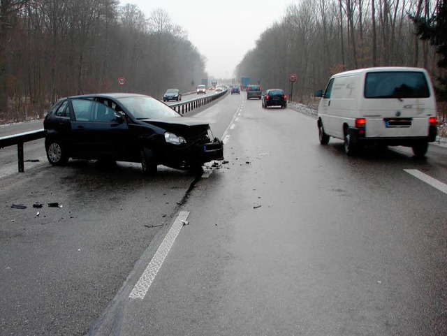 Der VW, an dem ein Sachschaden in Hhe von 10000 Euro entstand.  | Foto: Polizei