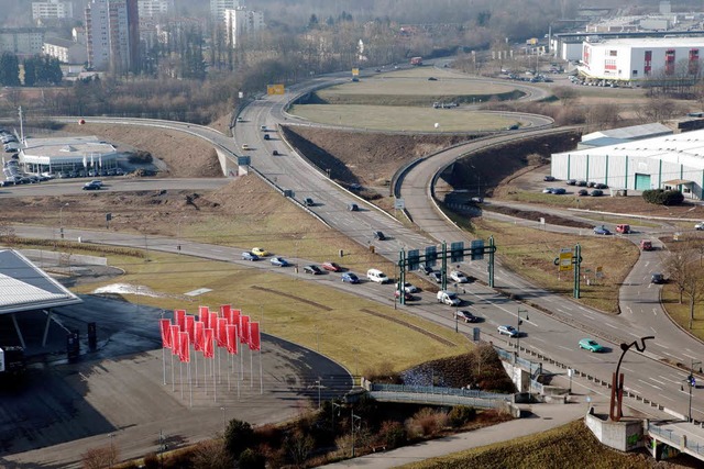 Das komplizierte Verkehrsgeflecht an d...soll bis Ende 2010 vereinfacht werden.  | Foto: christoph breithaupt