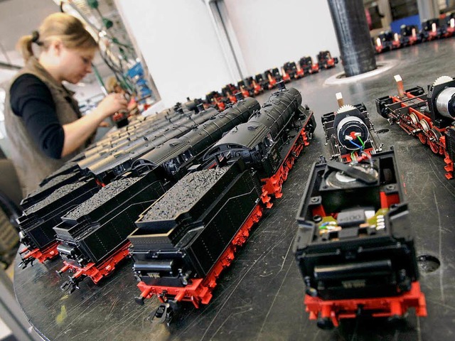 In Gppingen werden Mini-Loks produzie...rotz der Mrklin-Insolvenz so bleiben.  | Foto: dpa