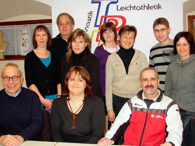 Die Ehrenamtlichen des Turnerbundes fr...rch Johanna Fehrenbach (vorne, Mitte).  | Foto: Christa Maier