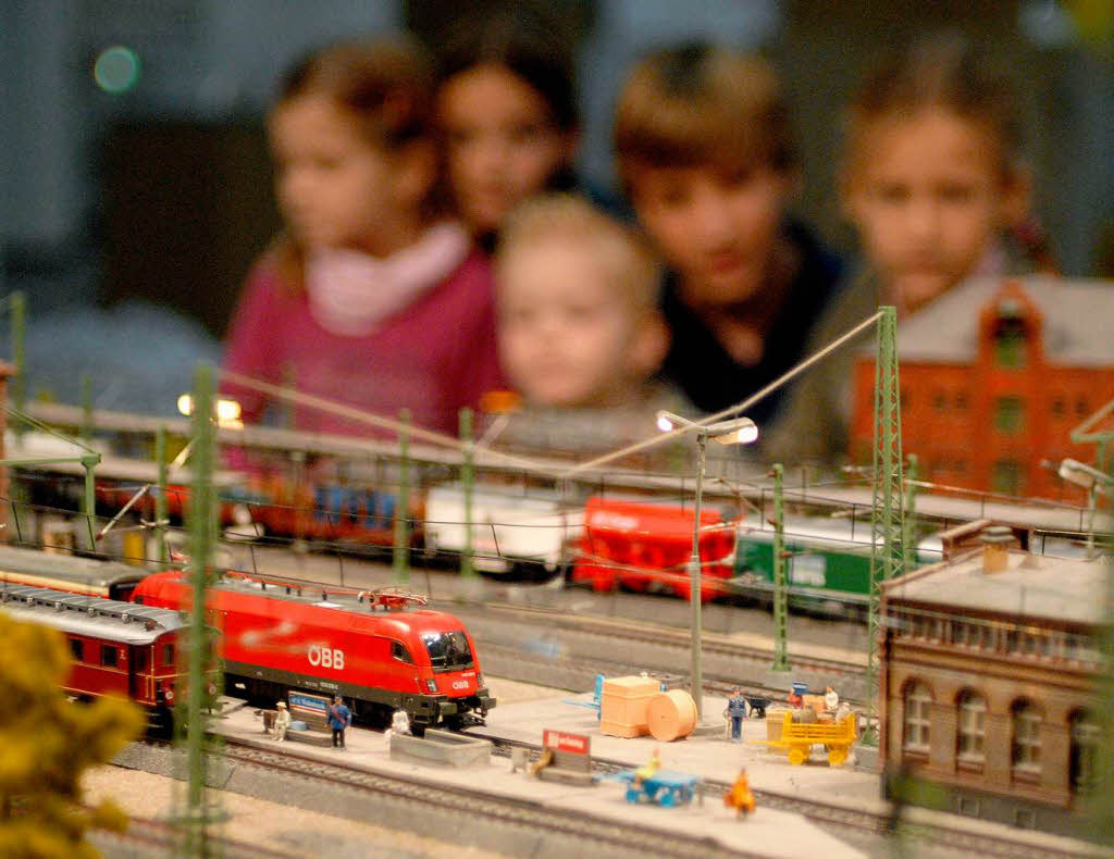 Kindertraum: ein Eisenbahn-Diorama.