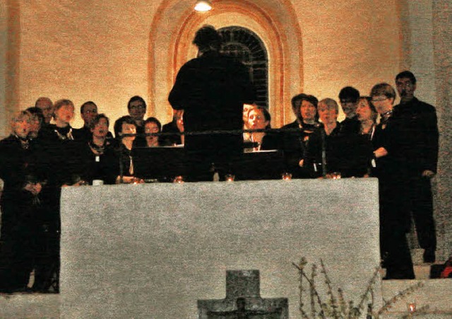 Der Jazzchor Temporal unter der Leitun...Benefizkonzert in und fr St. Cyriak.   | Foto: Bianca Flier