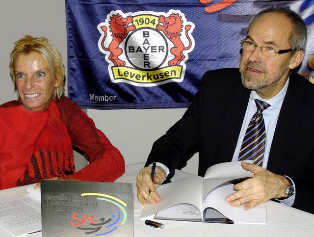 Partner auf sozialer Ebene: Gigi Oeri,...Geschftsfhrer von Bayer Leverkusen.   | Foto: bohnstedt