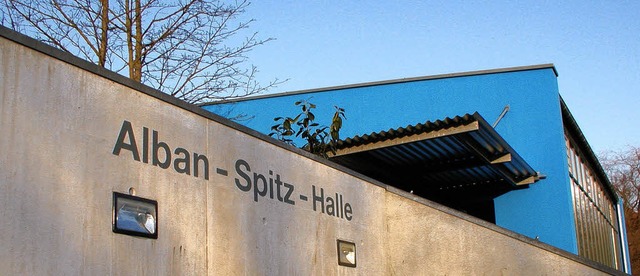 Das Dach der Alban-Spitz-Halle in Mins...age. Jetzt wird ein Investor gesucht.   | Foto: Petra Mller