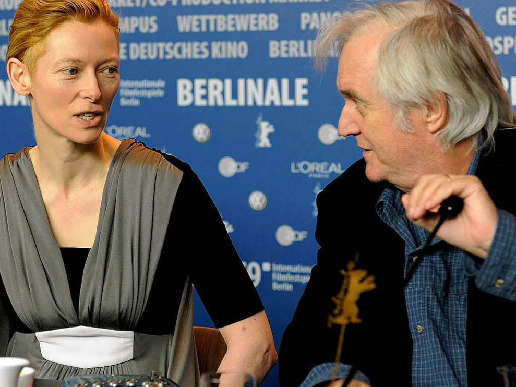 Tilda Swinton im Gesprch mit dem schwedischen Krimiautoren und Juror Henning Mankell.